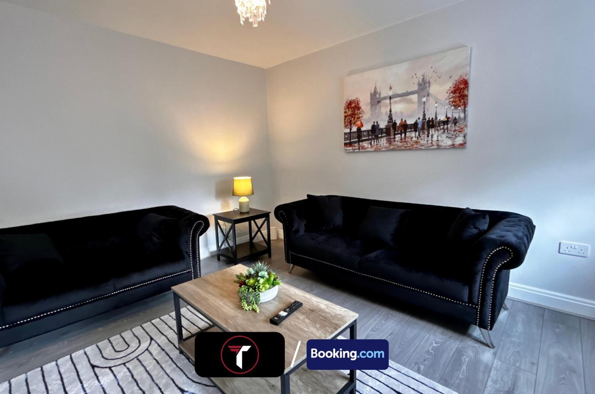 Spacious 4 Bedroom By Tara Stays Short Lets & Serviced Accommodation Aldershot With Free Wifi & Garden Esterno foto