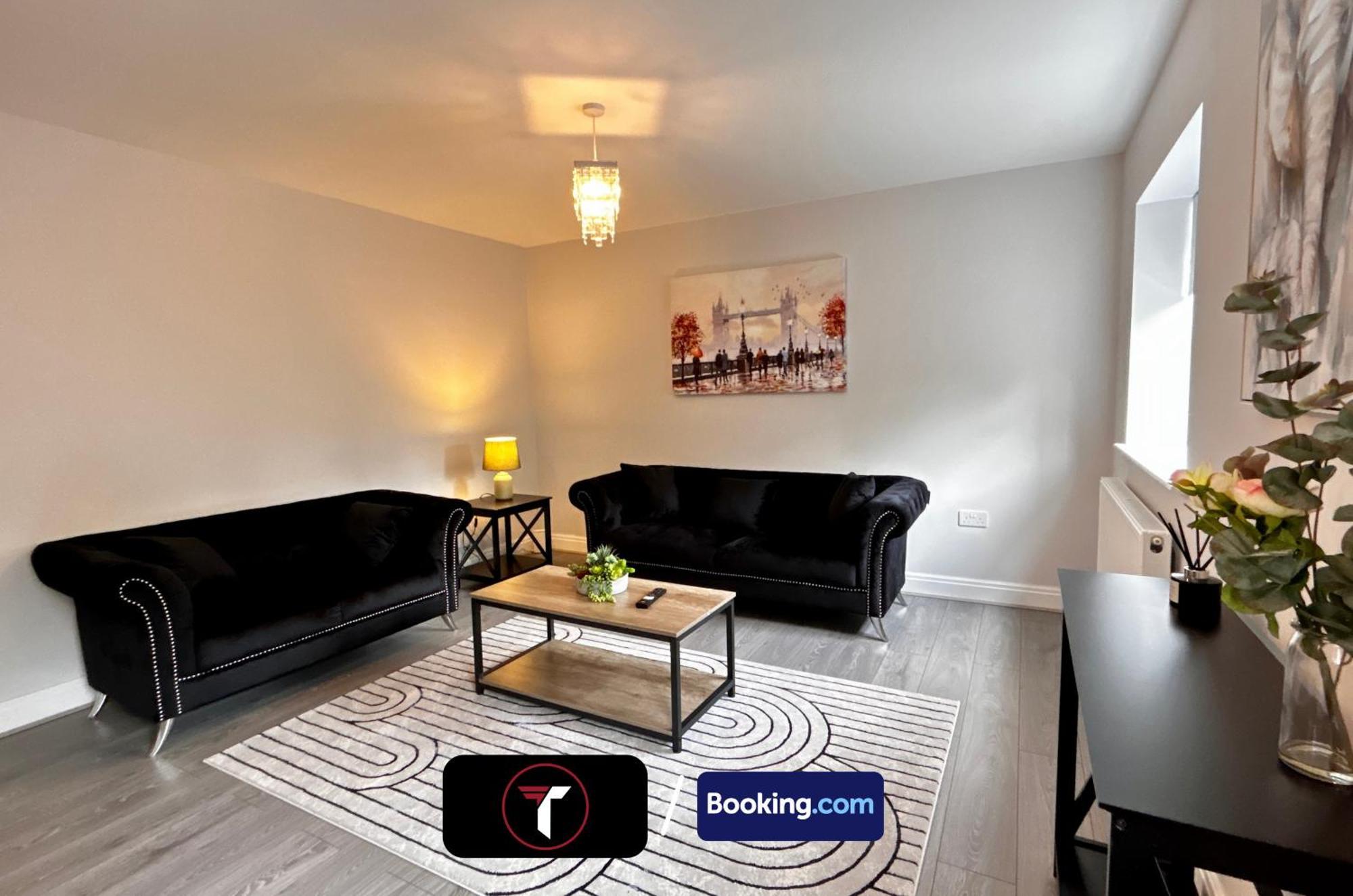 Spacious 4 Bedroom By Tara Stays Short Lets & Serviced Accommodation Aldershot With Free Wifi & Garden Esterno foto