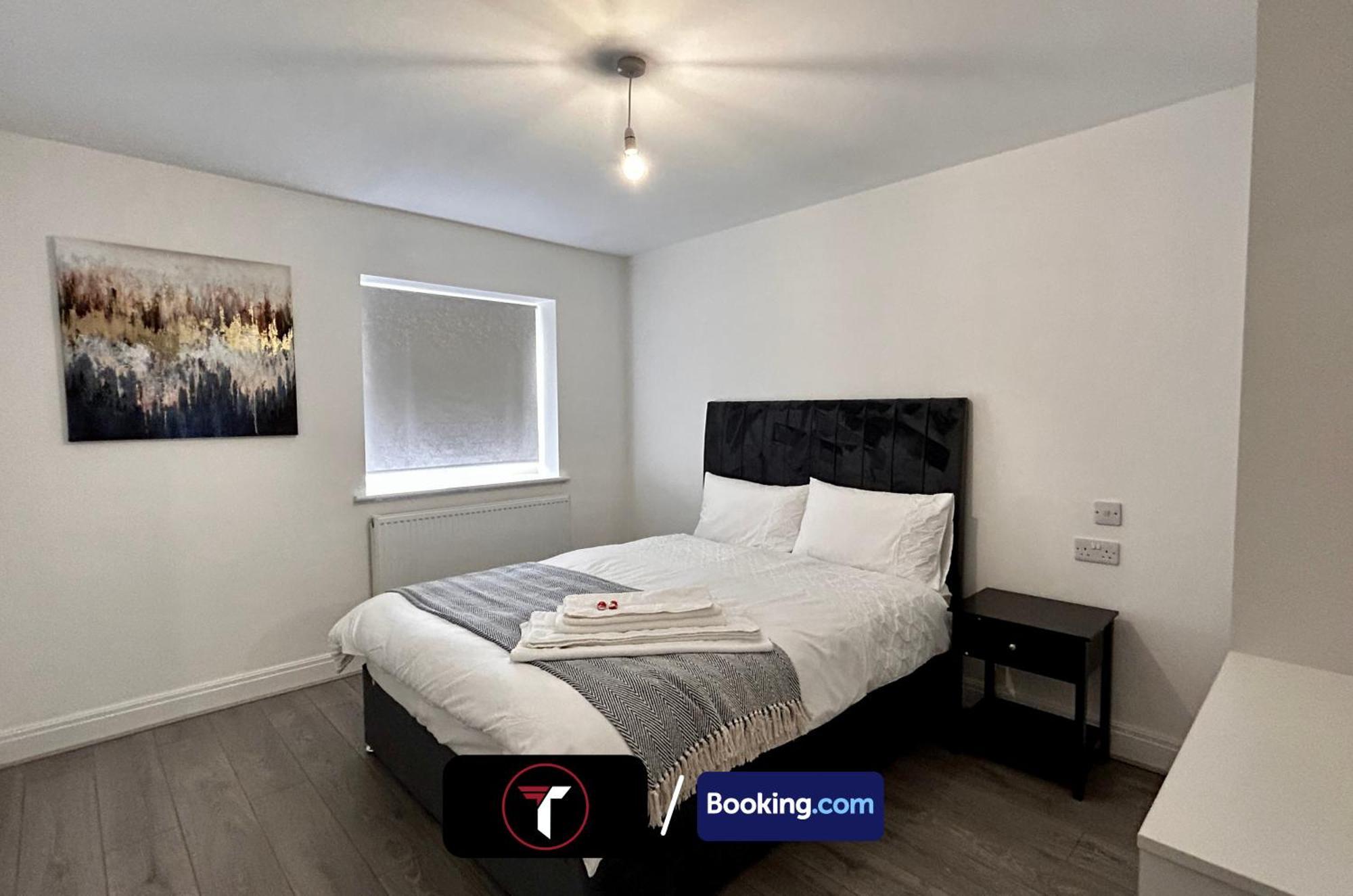 Spacious 4 Bedroom By Tara Stays Short Lets & Serviced Accommodation Aldershot With Free Wifi & Garden Esterno foto