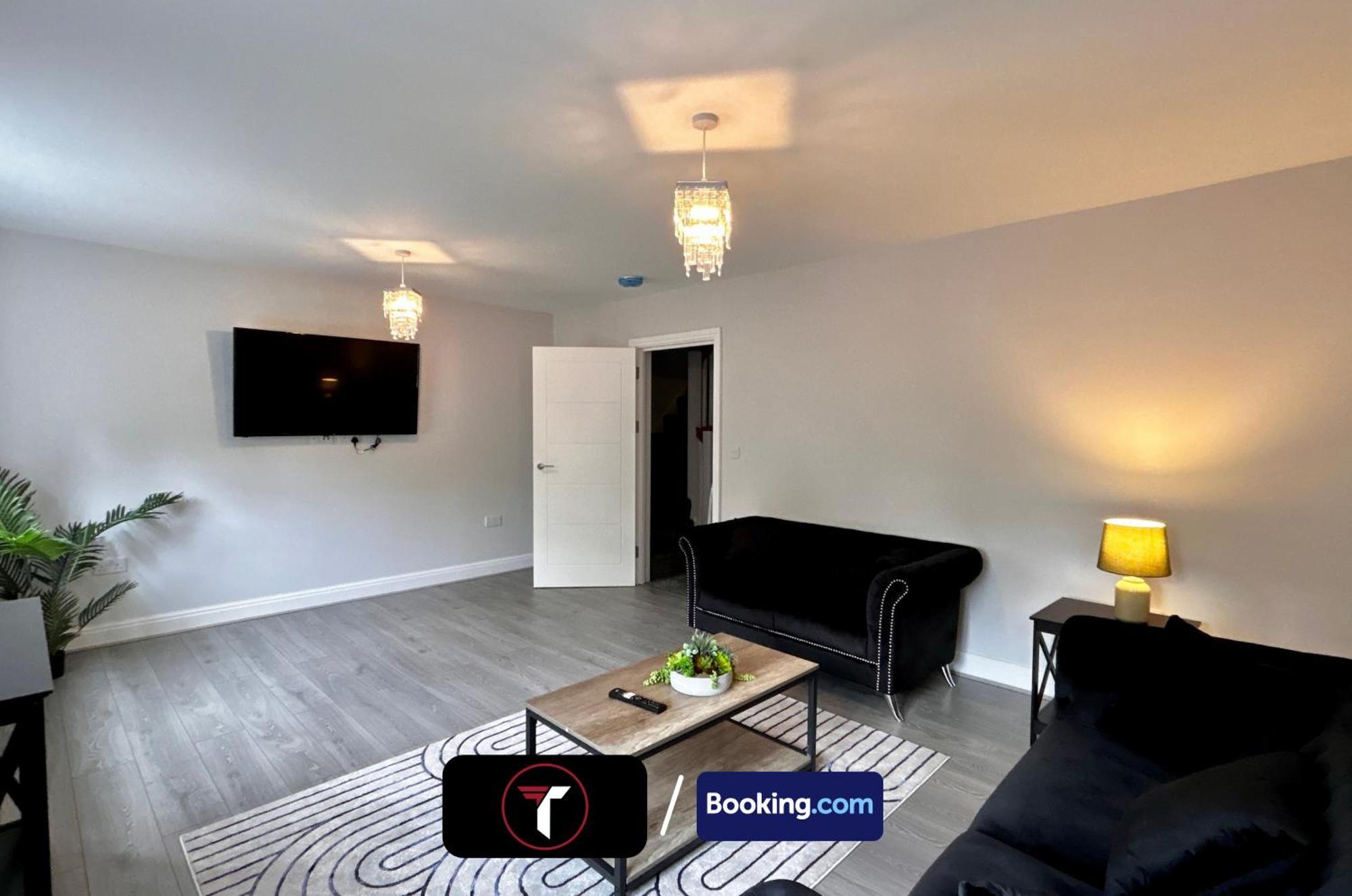 Spacious 4 Bedroom By Tara Stays Short Lets & Serviced Accommodation Aldershot With Free Wifi & Garden Esterno foto