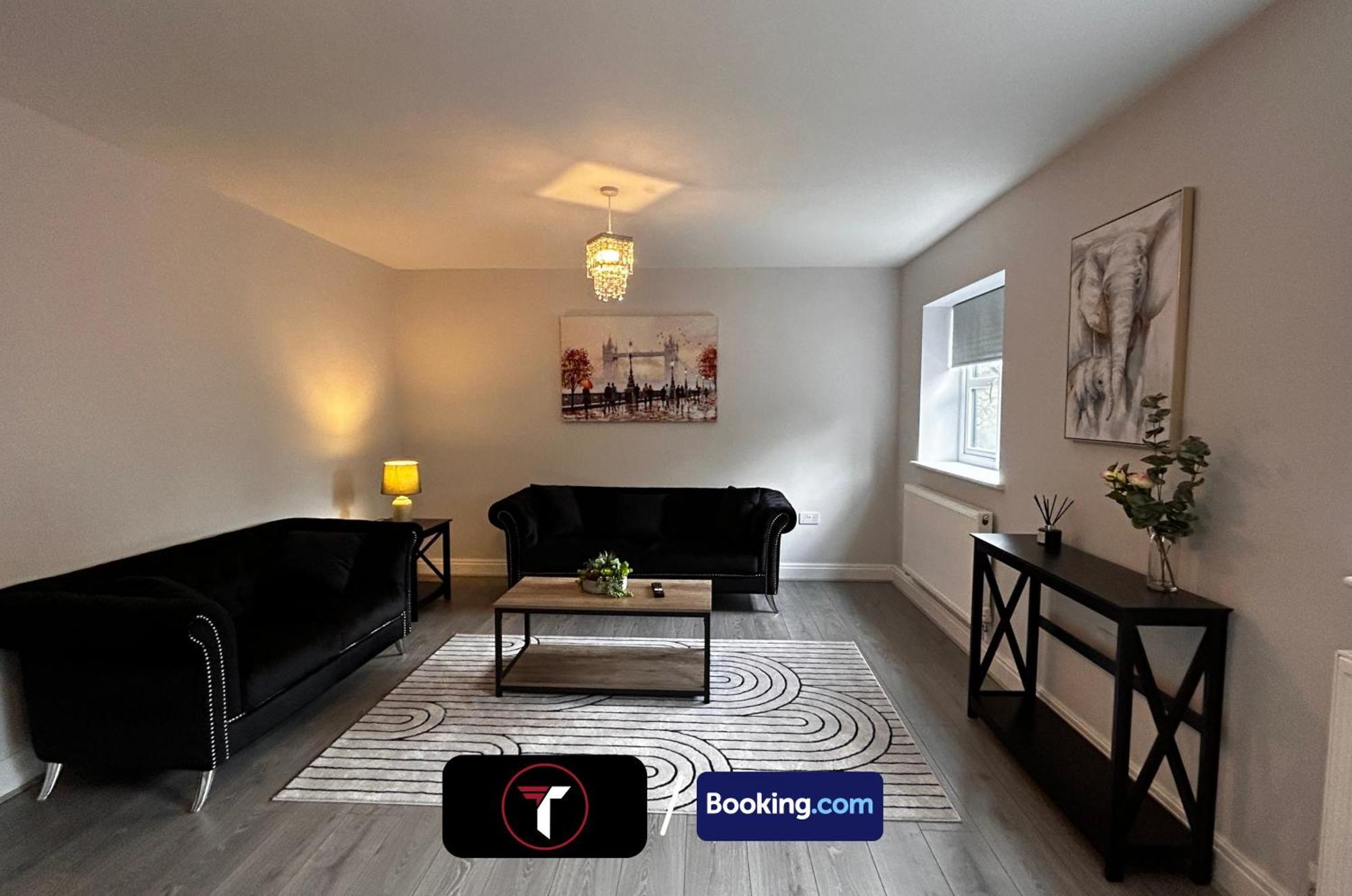 Spacious 4 Bedroom By Tara Stays Short Lets & Serviced Accommodation Aldershot With Free Wifi & Garden Esterno foto